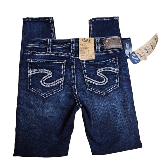 SILVER Suki Super Stretch Mid Rise Relaxed Hip & Thigh Skinny Leg Dark Wash Jean - Picture 15 of 16